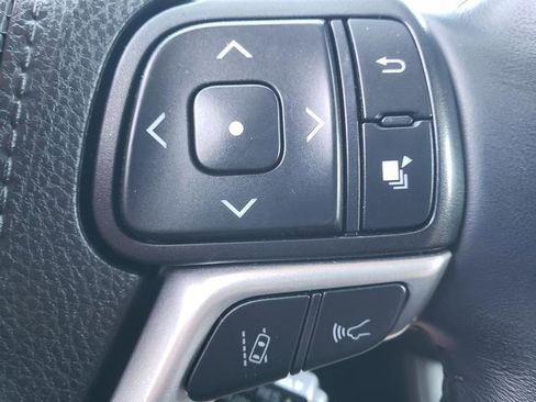 Used 2019 Toyota Highlander AWD V6 image 24