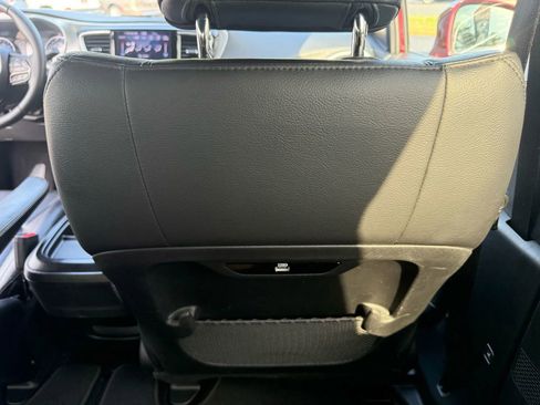 Used 2018 Chrysler Pacifica Touring-L w/ Premium Audio Group image 44