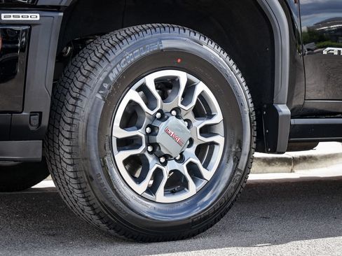 Used 2024 GMC Sierra 2500 AT4 w/ AT4 Premium Plus Package AWD/4WD image 11