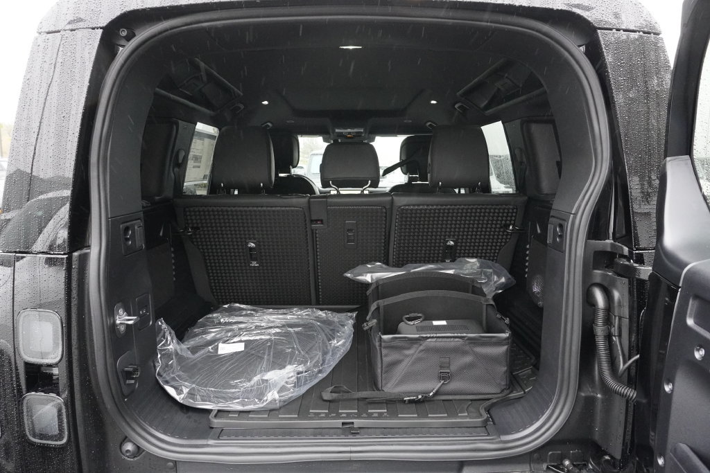 New 2026 Land Rover Defender 110 X-Dynamic SE AWD/4WD image 31