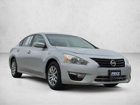 Used 2014 Nissan Altima 2.5 S FWD image 3