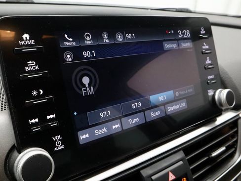Used 2020 Honda Accord Touring image 3