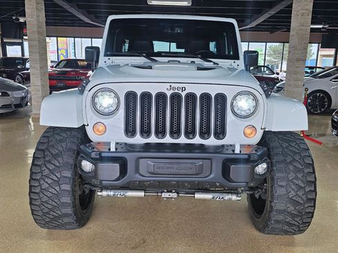Used 2017 Jeep Wrangler Unlimited Rubicon image 2