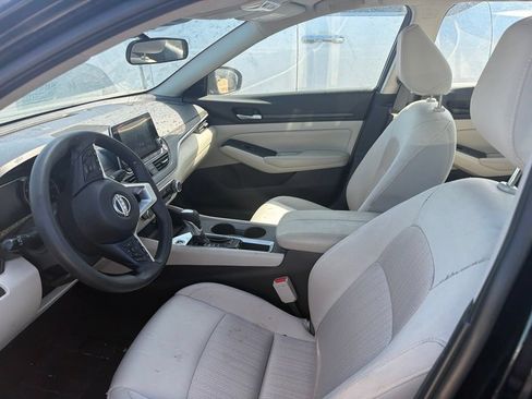 Used 2025 Nissan Altima 2.5 SV FWD image 2