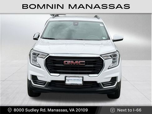 Used 2022 GMC Terrain SLE w/ Driver Convenience Package image 3