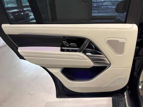 Used 2023 Land Rover Range Rover Long Wheelbase SE image 35