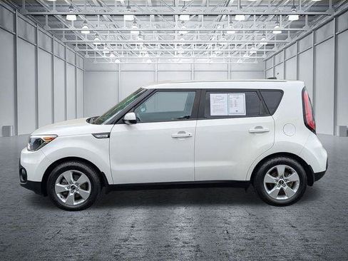 Used 2018 Kia Soul FWD image 2