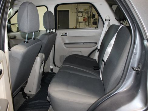Used 2011 Ford Escape XLS w/ 101A Rapid Spec Order Code FWD image 20