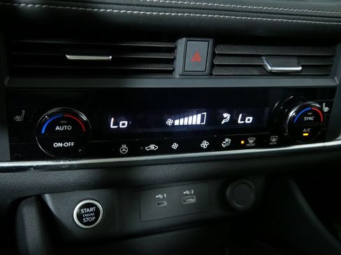 Used 2023 Nissan Rogue SV w/ SV Premium B Package AWD/4WD image 30