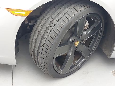 Certified 2018 Porsche 911 Carrera RWD image 33