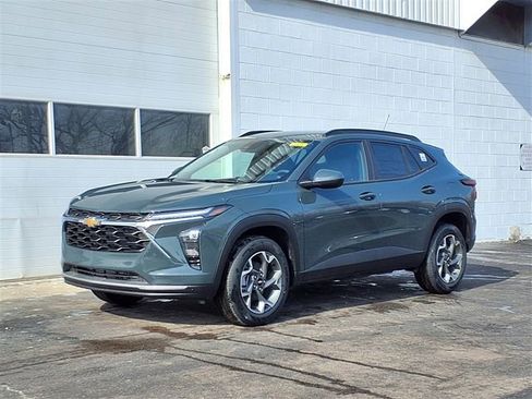 New 2026 Chevrolet Trax LT FWD image 1
