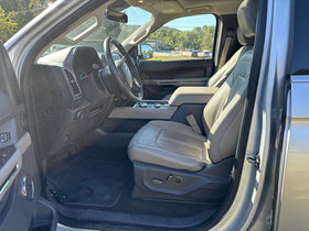 Used 2018 Ford Expedition Limited w/ Equipment Group 301A AWD/4WD image 3