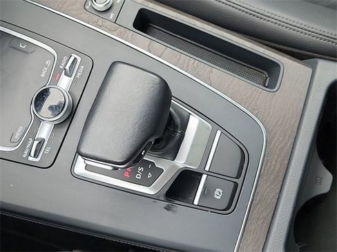 Used 2019 Audi Q5 2.0T Premium Plus w/ Premium Plus Package image 16