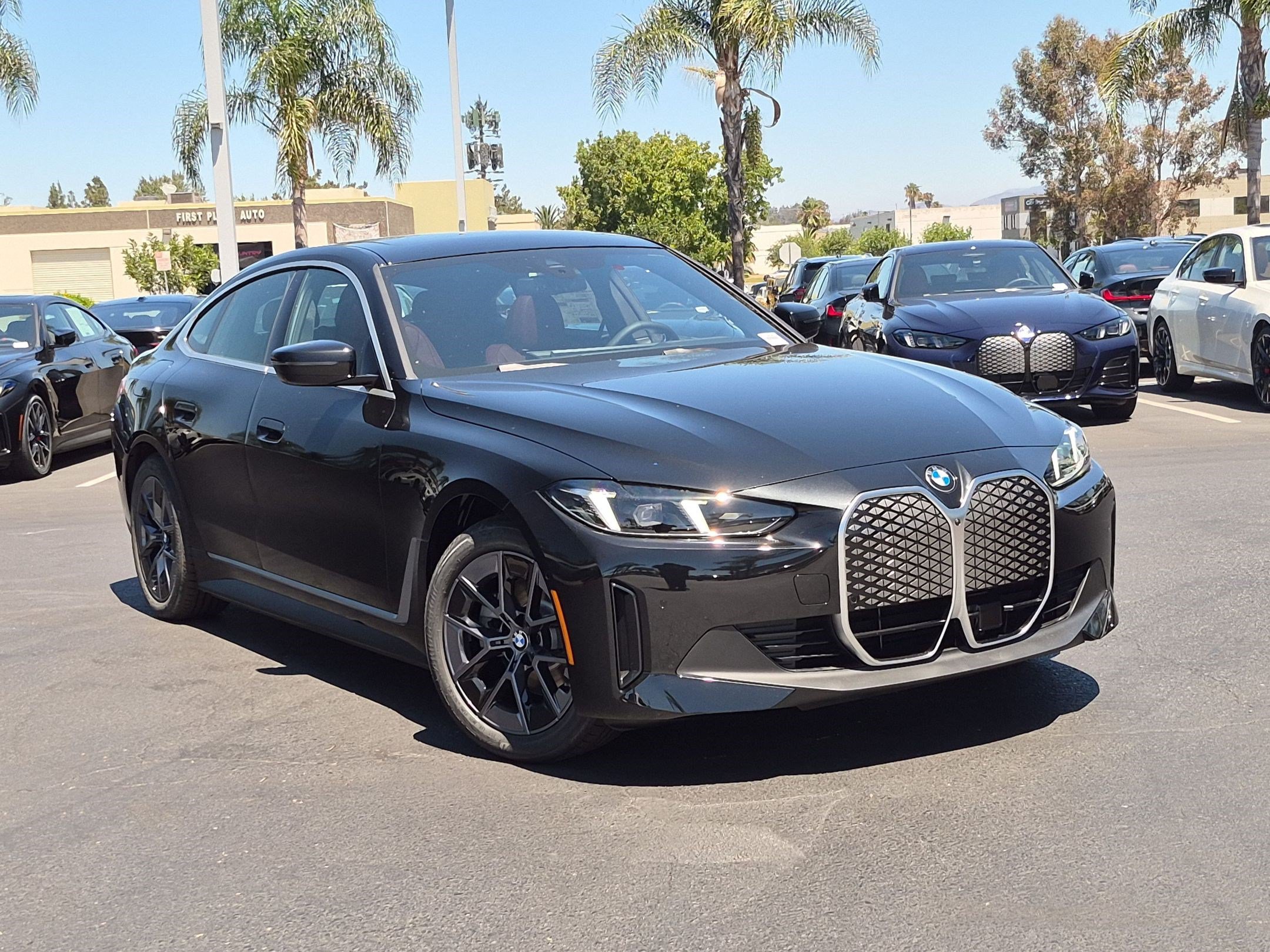 New 2026 BMW i4 eDrive40 w/ Parking Assistance Package RWD image 2