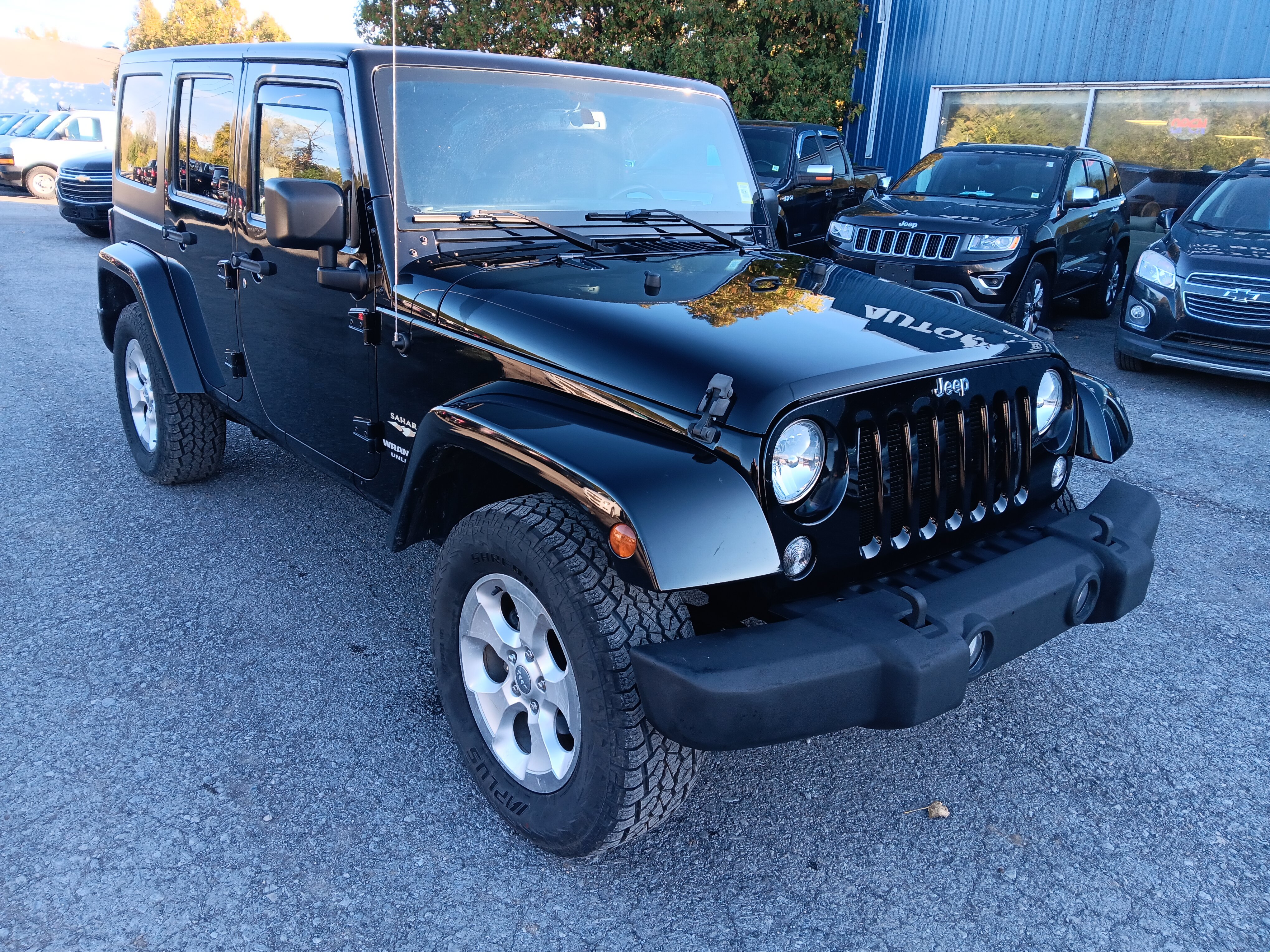 Used 2015 Jeep Wrangler Unlimited Sahara w/ Connectivity Group AWD/4WD image 7