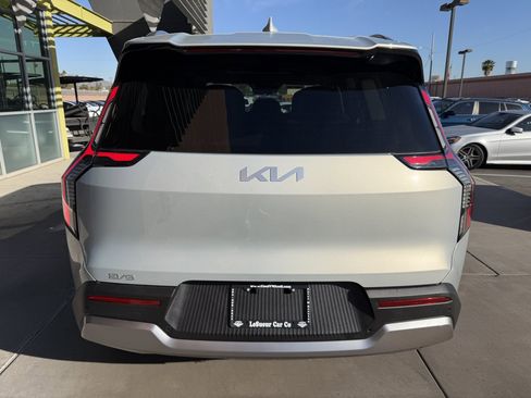 Used 2024 Kia EV9 Wind image 13