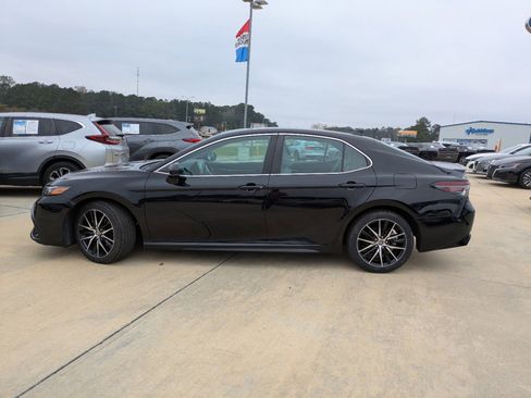 Used 2021 Toyota Camry SE image 5