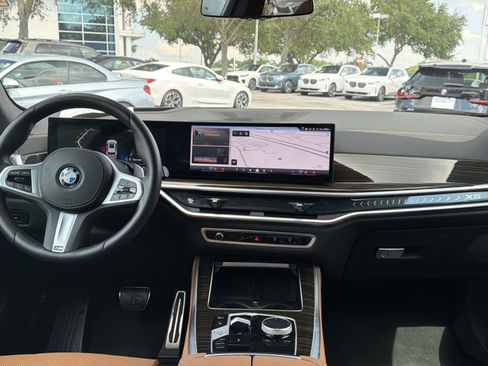 Used 2025 BMW X5 sDrive40i w/ M Sport Package RWD image 14