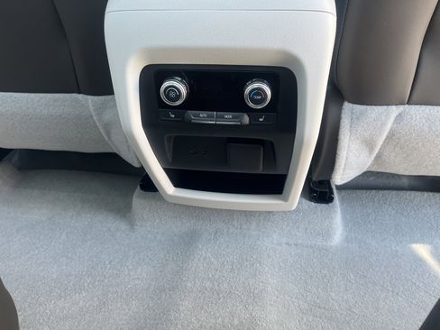 Used 2025 GMC Acadia Denali image 17