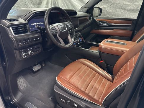 Used 2023 GMC Yukon XL Denali Ultimate AWD/4WD image 18