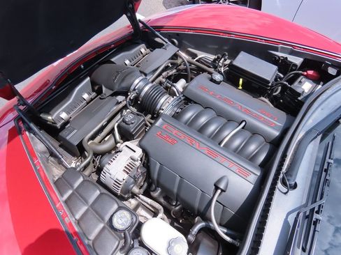 Used 2005 Chevrolet Corvette Coupe w/ Preferred Equipment Group RWD image 13
