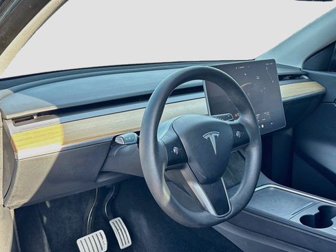 Used 2022 Tesla Model Y Performance AWD/4WD image 9