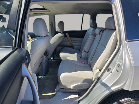 Used 2010 Toyota Highlander Limited AWD/4WD image 24