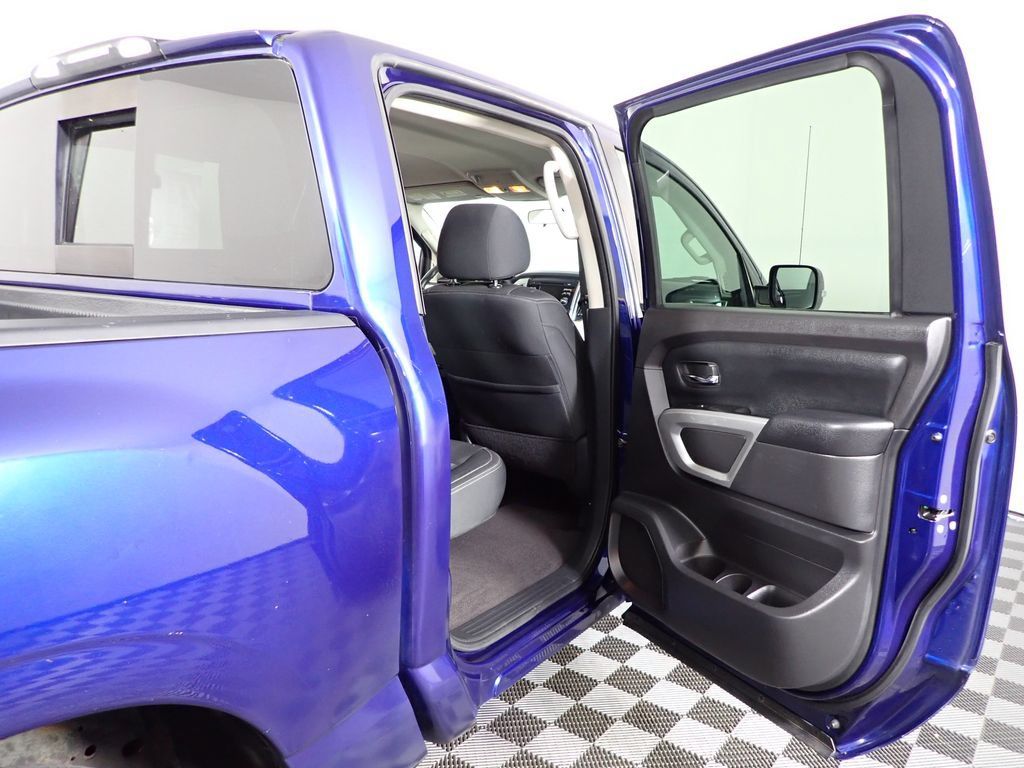 Used 2017 Nissan Titan SV RWD image 30