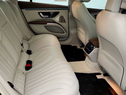 Used 2023 Mercedes-Benz EQS 580 4MATIC Sedan w/ Exclusive Trim Package image 23