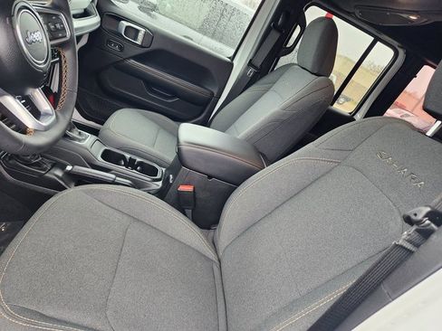 Used 2024 Jeep Wrangler Sahara image 11