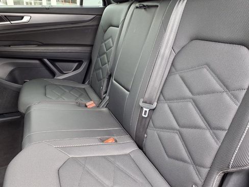 Used 2025 Volkswagen Atlas Cross Sport SE image 7