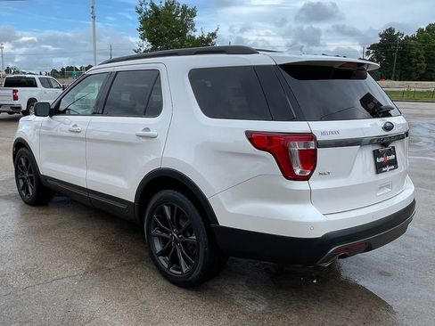 Used 2017 Ford Explorer XLT w/ Equipment Group 202A FWD image 5