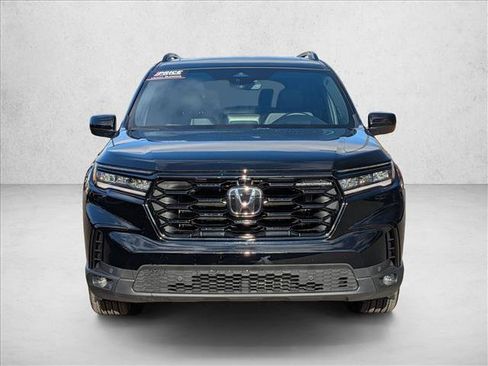 Used 2025 Honda Pilot Black Edition image 2