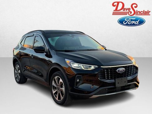 Used 2024 Ford Escape Platinum w/ Premium Technology Package image 4