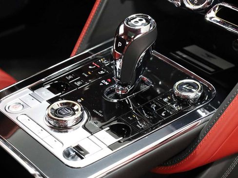 Used 2021 Bentley Flying Spur V8 image 14