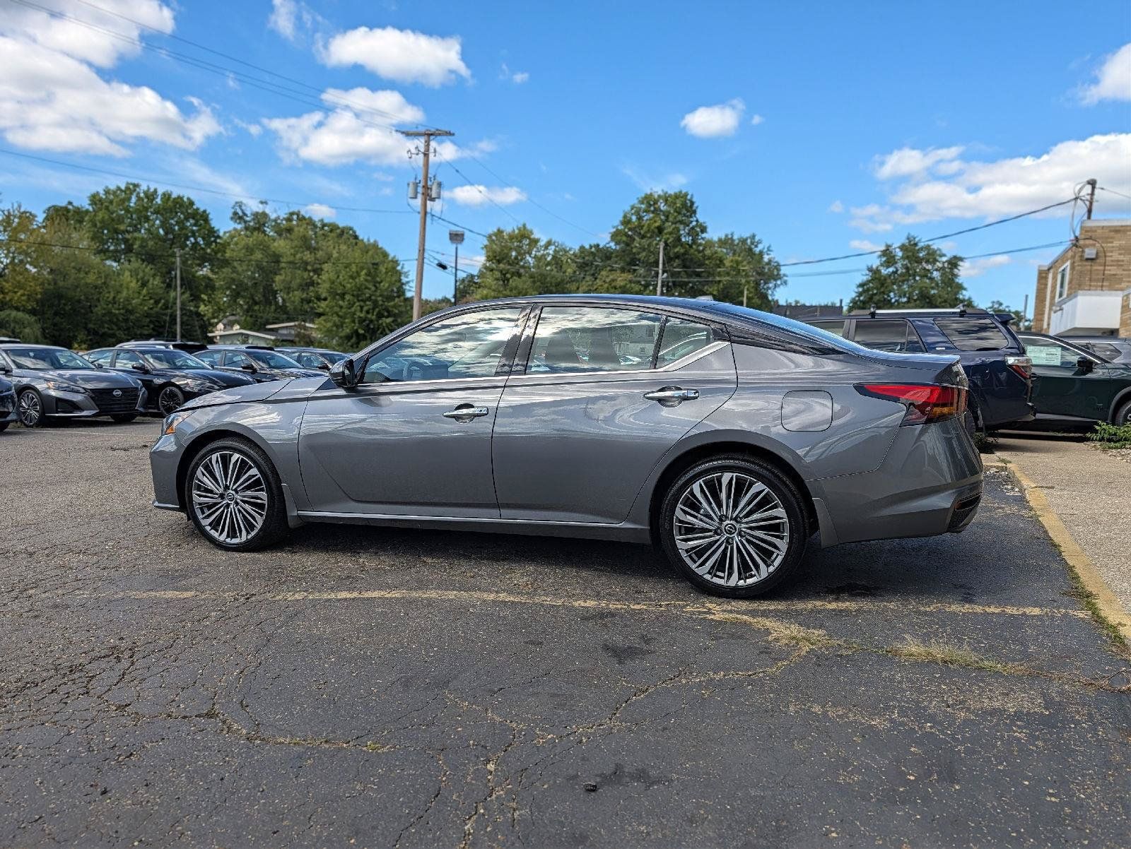 Used 2024 Nissan Altima 2.5 SL AWD/4WD image 8