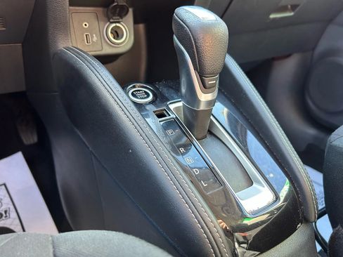 Used 2020 Nissan Kicks SR FWD image 22
