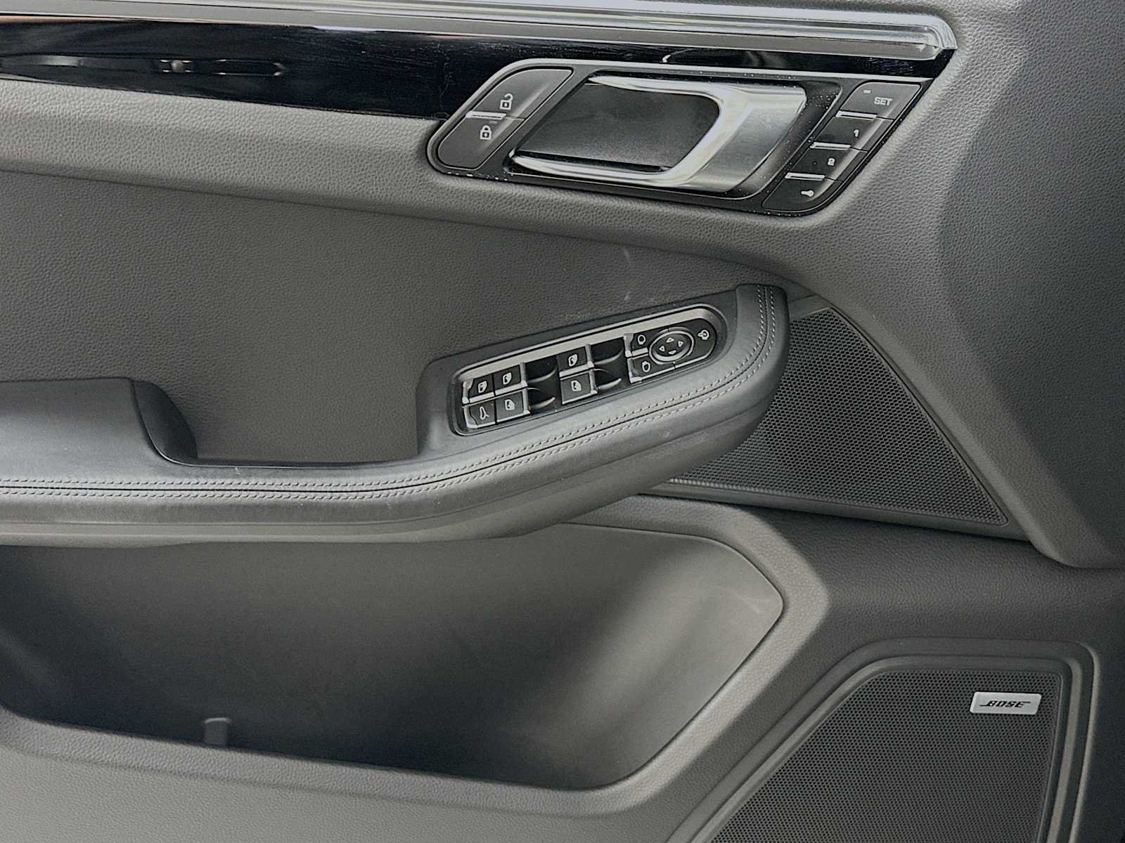 Certified 2026 Porsche Macan AWD/4WD image 11