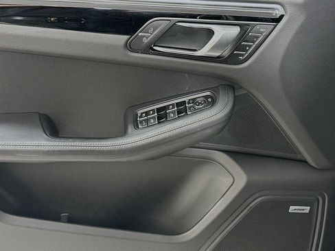 Certified 2026 Porsche Macan AWD/4WD image 11