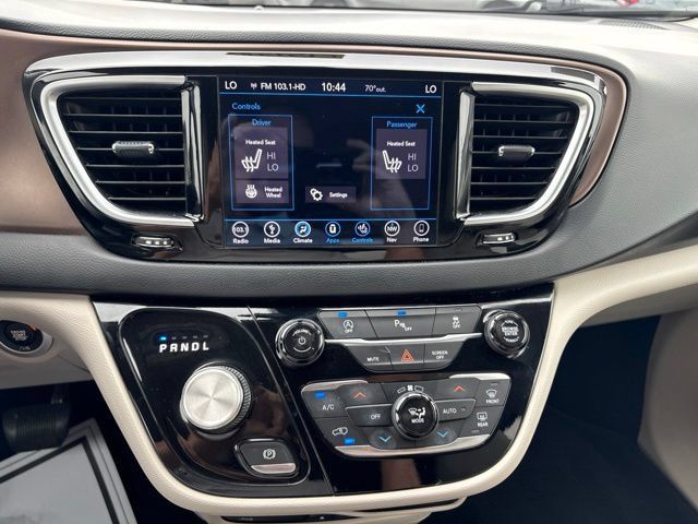 Used 2019 Chrysler Pacifica Touring-L Plus w/ Tire & Wheel Group FWD image 15