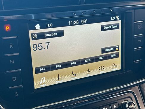 Used 2017 Lincoln Continental Select FWD image 18