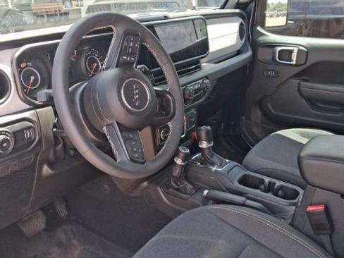 Used 2025 Jeep Wrangler Unlimited Sport AWD/4WD image 2