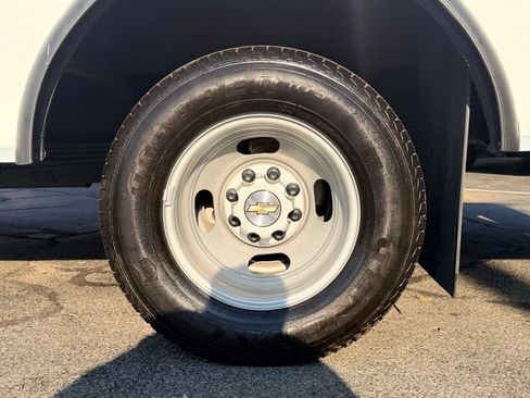 Used 2022 Chevrolet Express 3500 w/ Power Convenience Package RWD image 23