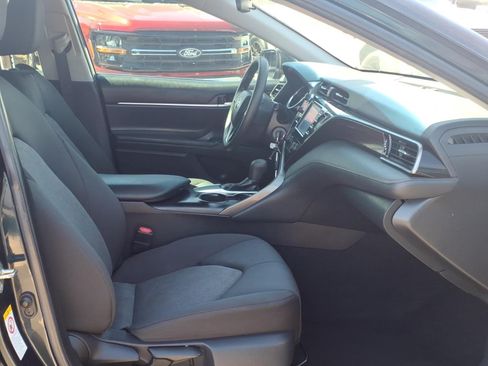 Used 2019 Toyota Camry LE FWD image 11