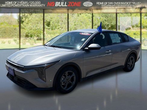 Used 2025 Kia K4 FWD image 1