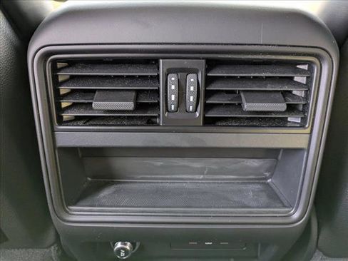 Used 2024 Porsche Cayenne AWD/4WD image 17