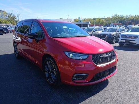 New 2026 Chrysler Pacifica Select image 7