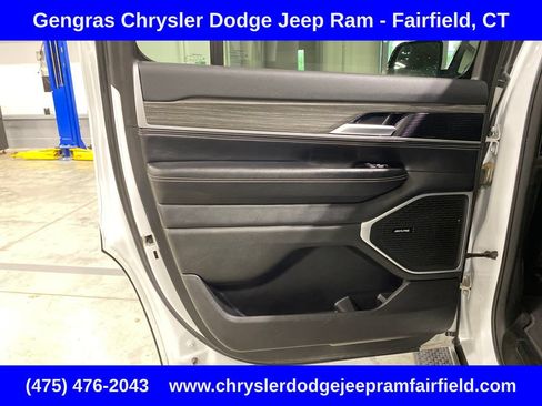 Certified 2024 Jeep Wagoneer Series III AWD/4WD image 24