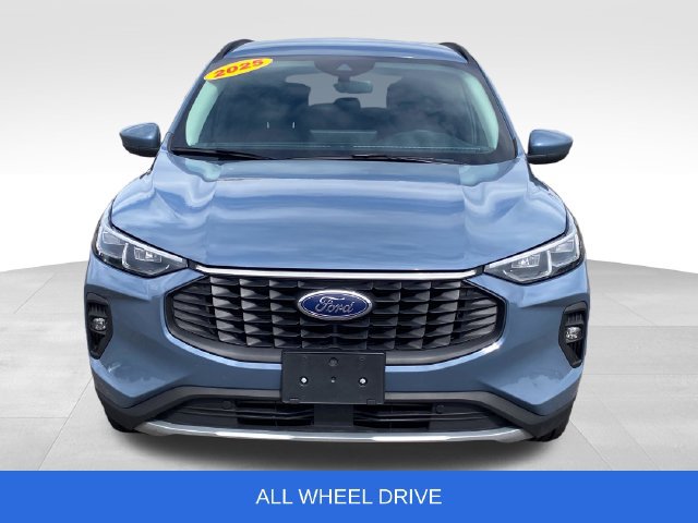 Used 2025 Ford Escape Platinum AWD/4WD image 2