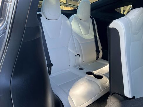 Used 2019 Tesla Model X 75D image 21